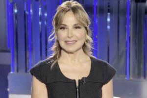 La celebre conduttrice televisiva, nota per la sua lunga carriera in programmi di intrattenimento come Domenica Live e Pomeriggio Cinque