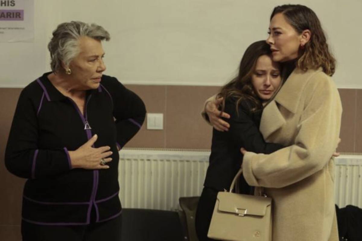 La tensione tra Samet e Sumru si era già acuita durante la prima udienza della loro causa di divorzio, quando Samet aveva sorpreso