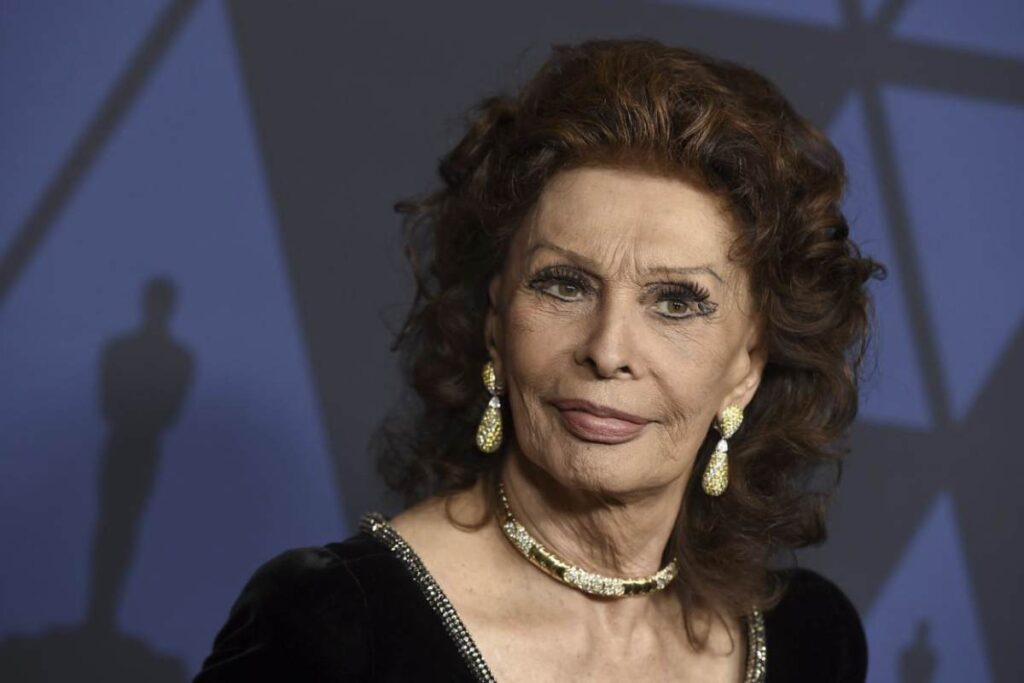 A novant’anni compiuti, la sua eredità cinematografica è immensa, ma oggi a catturare l’attenzione è anche la giovane nipote,