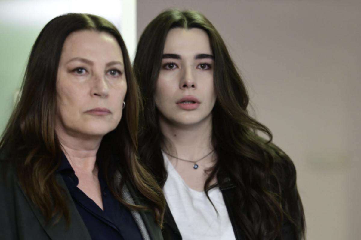 La serie Tradimento si conferma un prodotto di punta per Canale 5, grazie anche alla sua capacità di intrecciare storie intense di amore