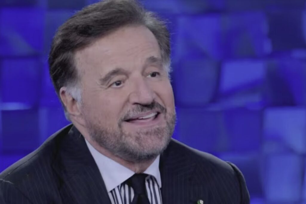 Il primo appuntamento vedrà protagonista Christian De Sica, che si racconterà senza filtri, offrendo uno sguardo inedito sulla sua vita personale