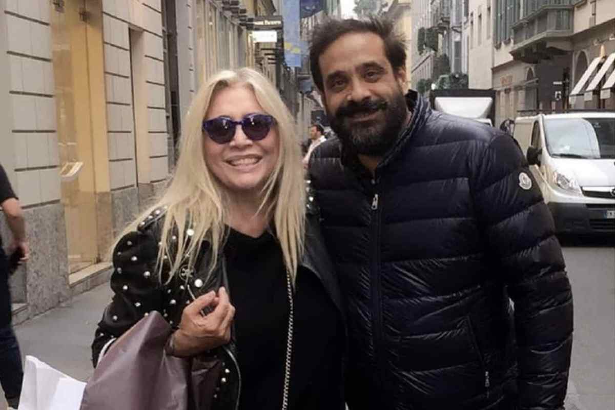 Nonostante la sua riservatezza, Paolo Capponi è apparso in qualche occasione pubblica, come nel 2019 in occasione del suo matrimonio con Valentina,