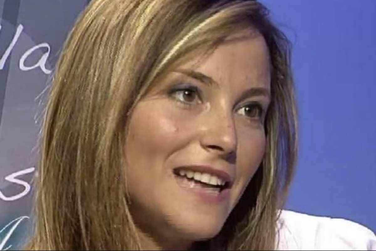 Nonostante il passare degli anni, Francesca Fialdini mantiene un’immagine fresca e naturale, frutto di scelte consapevoli e di una gestione