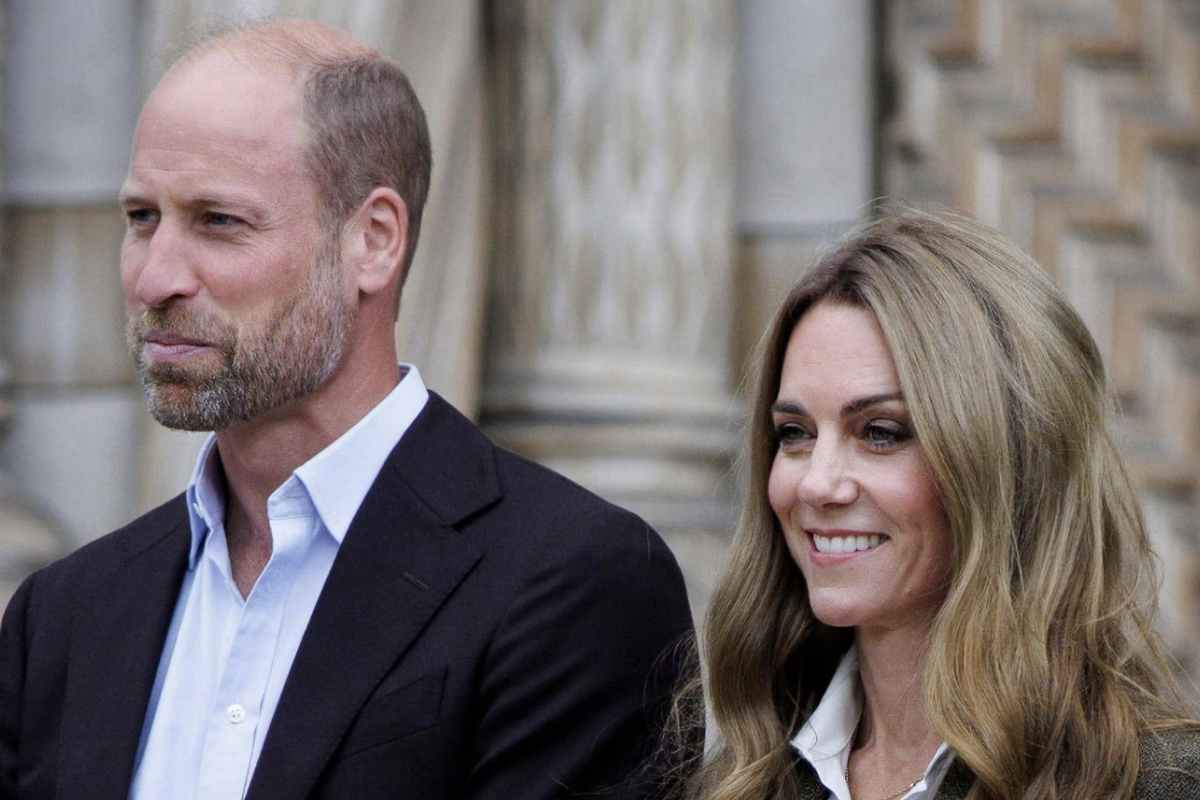 William Arthur Philip Louis, nato il 21 giugno 1982 all’Ospedale di Saint Mary a Londra, è il primogenito di Carlo III e della compianta Diana Spencer.